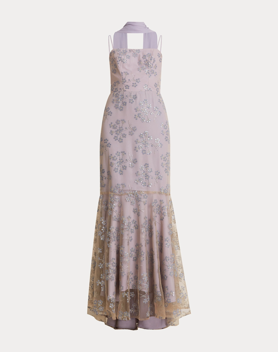 O Vestido Longo Jade é confeccionado em tule bordado com aplicações delicadas e acabamento refinado, possui leve transparência, textura sofisticada e brilho sutil.<BR/>