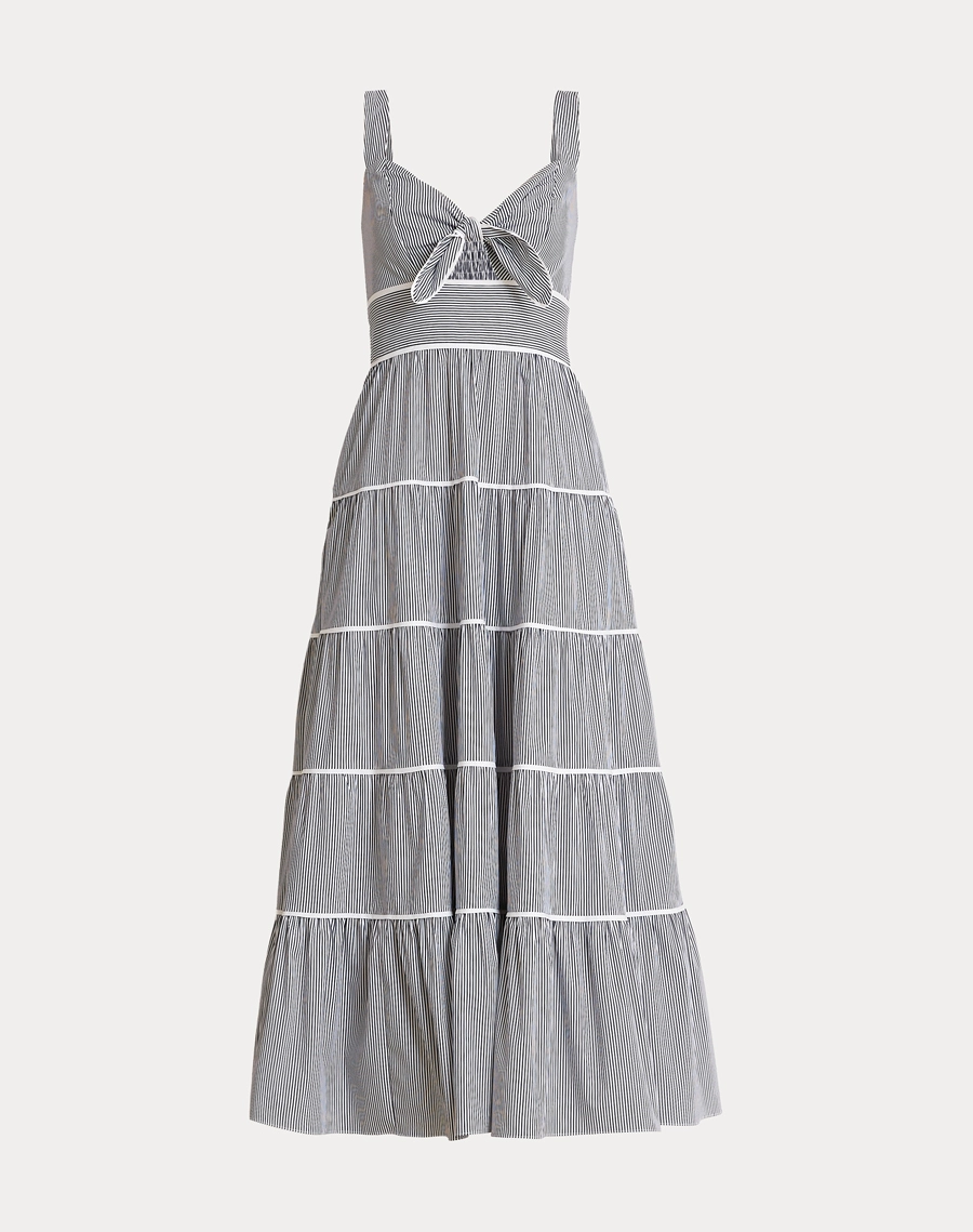 O Vestido Longo Maritime é confeccionado em cambraia, um tecido leve, fresco e de toque suave, ideal para os dias mais quentes.