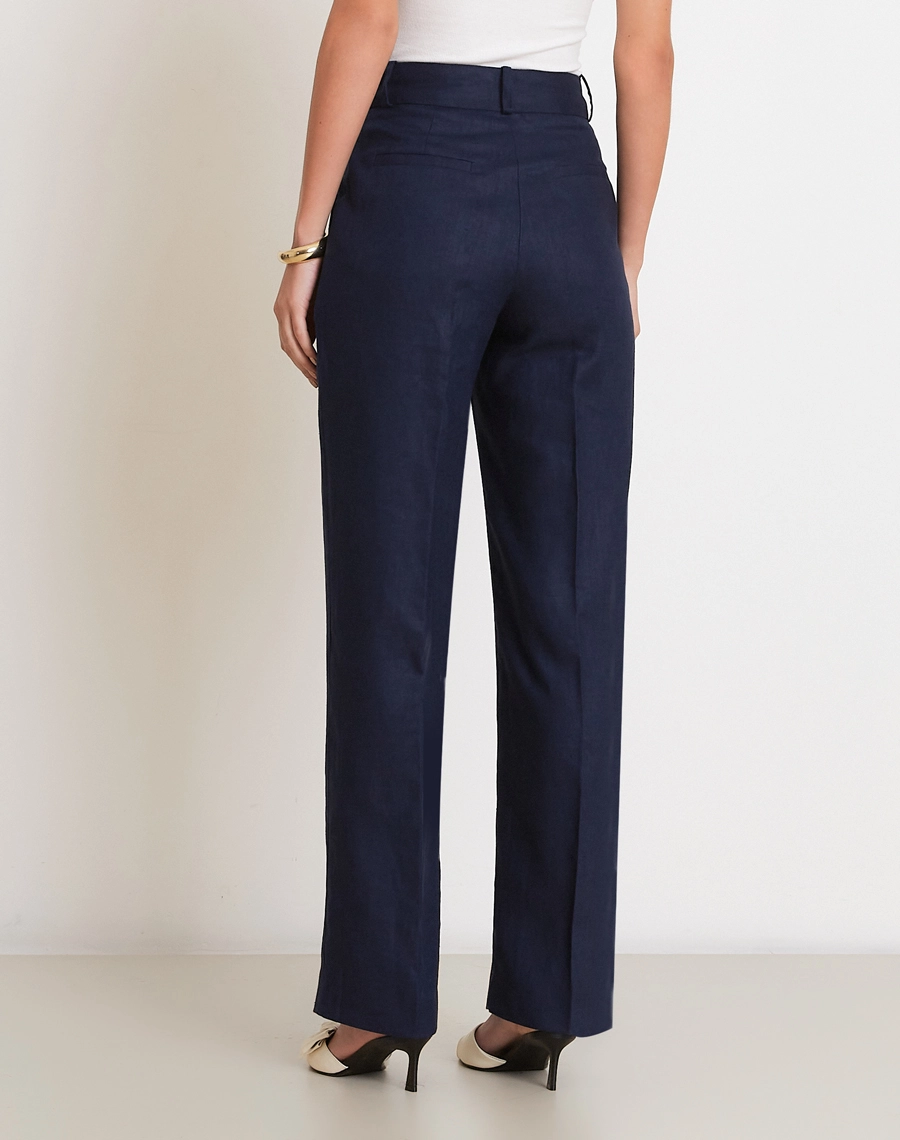 A Calça Melissa é confeccionada em linho de alta qualidade, o tecido se destaca pela leveza e excelente respirabilidade, proporcionando bem-estar ao longo do dia. <br/>