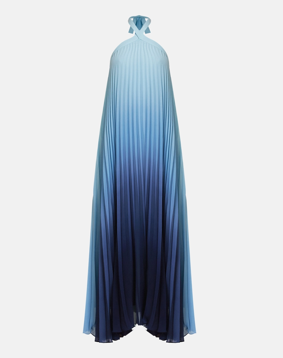 O Vestido Longo Thassia é confeccionado em Chiffon, tecido leve e sofisticado, possui transparência sutil e caimento fluido que valoriza o movimento da peça.