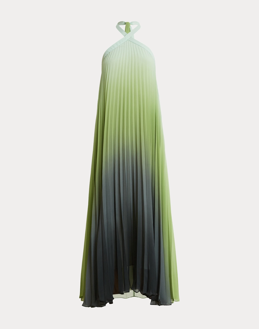 O Vestido Longo Thassia é confeccionado em Chiffon, tecido leve e sofisticado, possui transparência sutil e caimento fluido que valoriza o movimento da peça.