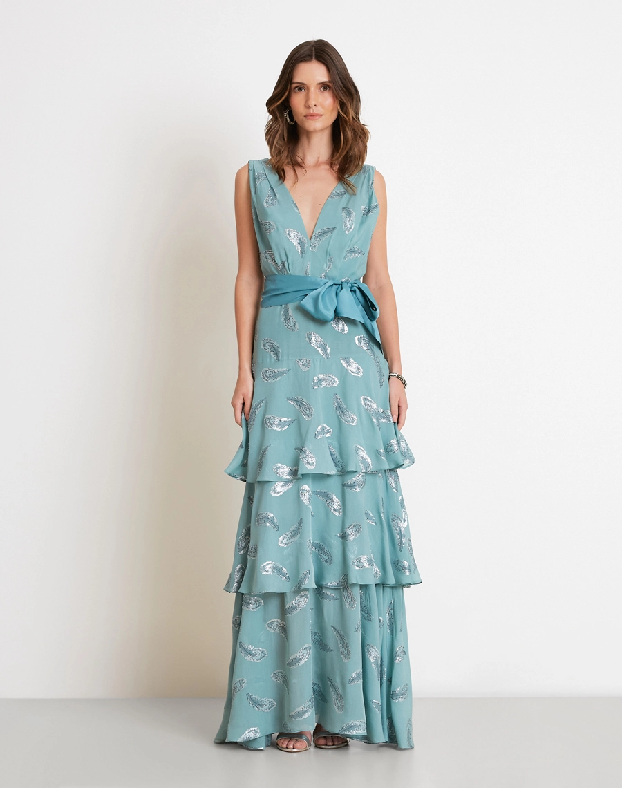 O Vestido Longo Loretta é confeccionado em seda, um tecido nobre que se destaca pelo toque macio, caimento leve e brilho sutil, proporcionando elegância e sofisticação em cada detalhe.

<br/>