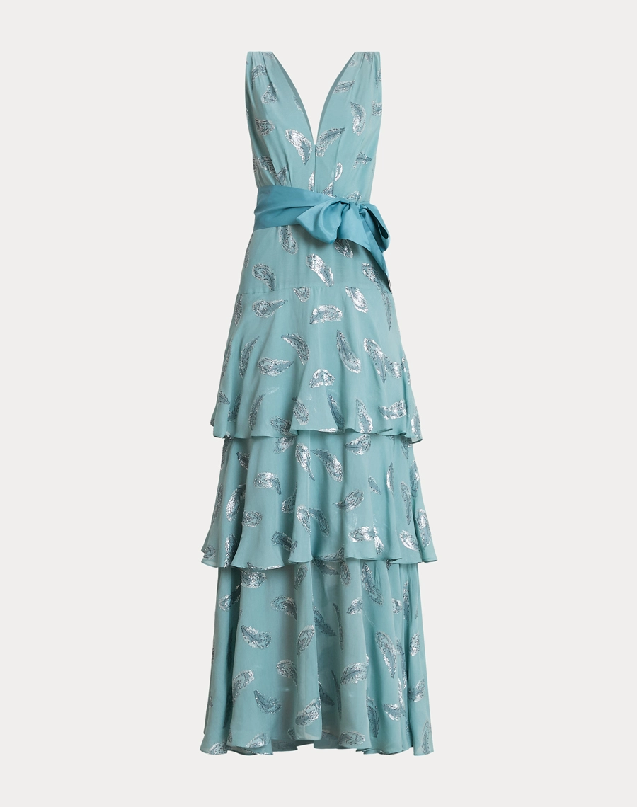 O Vestido Longo Loretta é confeccionado em seda, um tecido nobre que se destaca pelo toque macio, caimento leve e brilho sutil, proporcionando elegância e sofisticação em cada detalhe.

<br/>