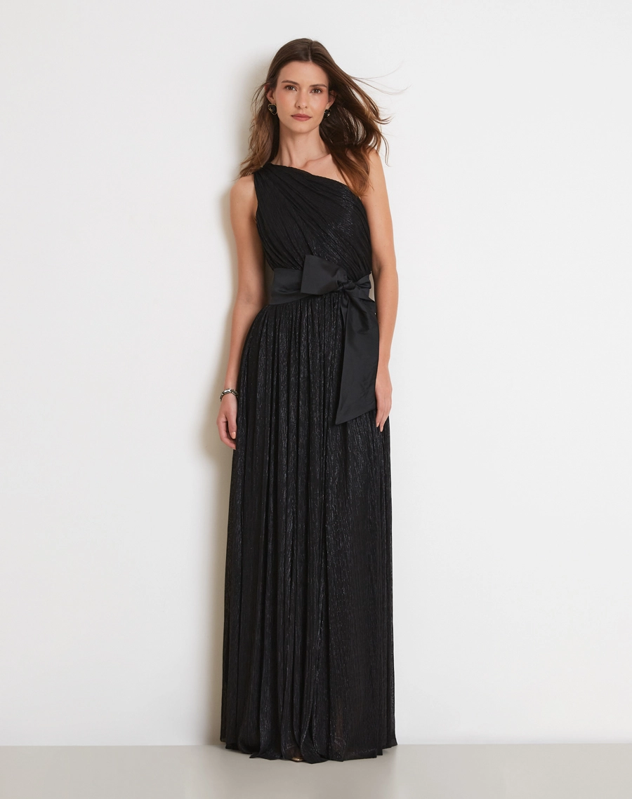 O Vestido Longo Pixy é confeccionado em Tecido Malha Plissada, tecido com acabamento luminoso e toque suave.