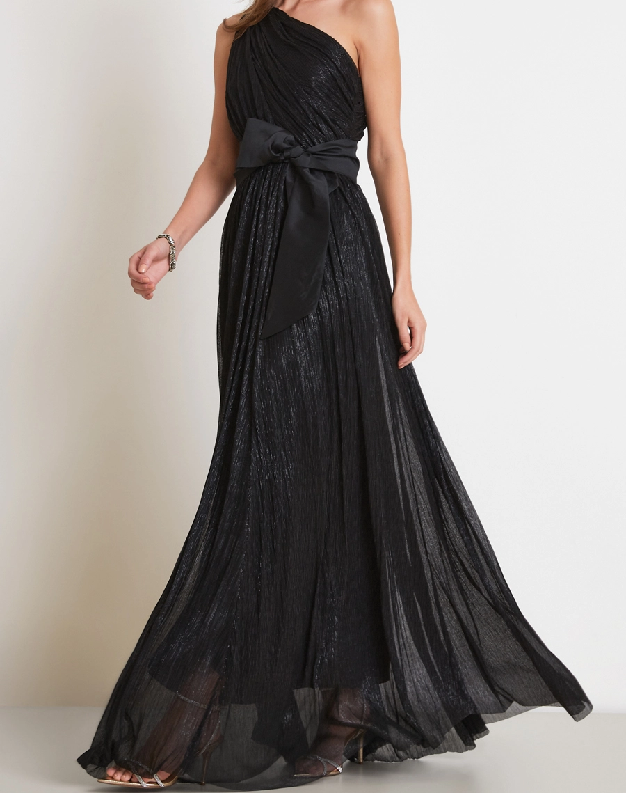 O Vestido Longo Pixy é confeccionado em Tecido Malha Plissada, tecido com acabamento luminoso e toque suave.