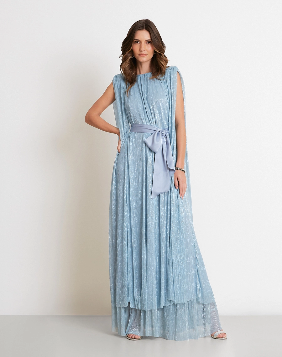 O Vestido Longo Quartzo é confeccionado em tecido plissado metalizado, que une textura sofisticada e brilho delicado para criar um visual elegante e marcante.