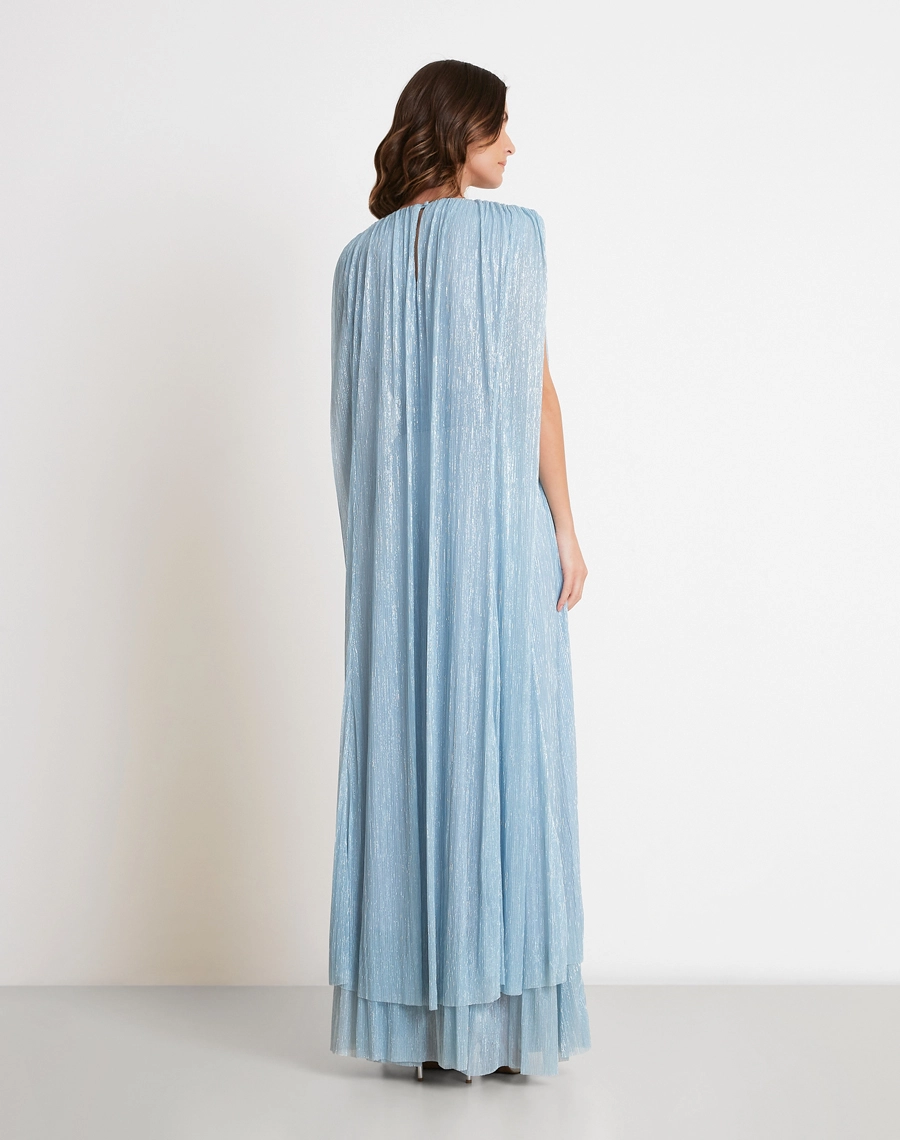O Vestido Longo Quartzo é confeccionado em tecido plissado metalizado, que une textura sofisticada e brilho delicado para criar um visual elegante e marcante.
