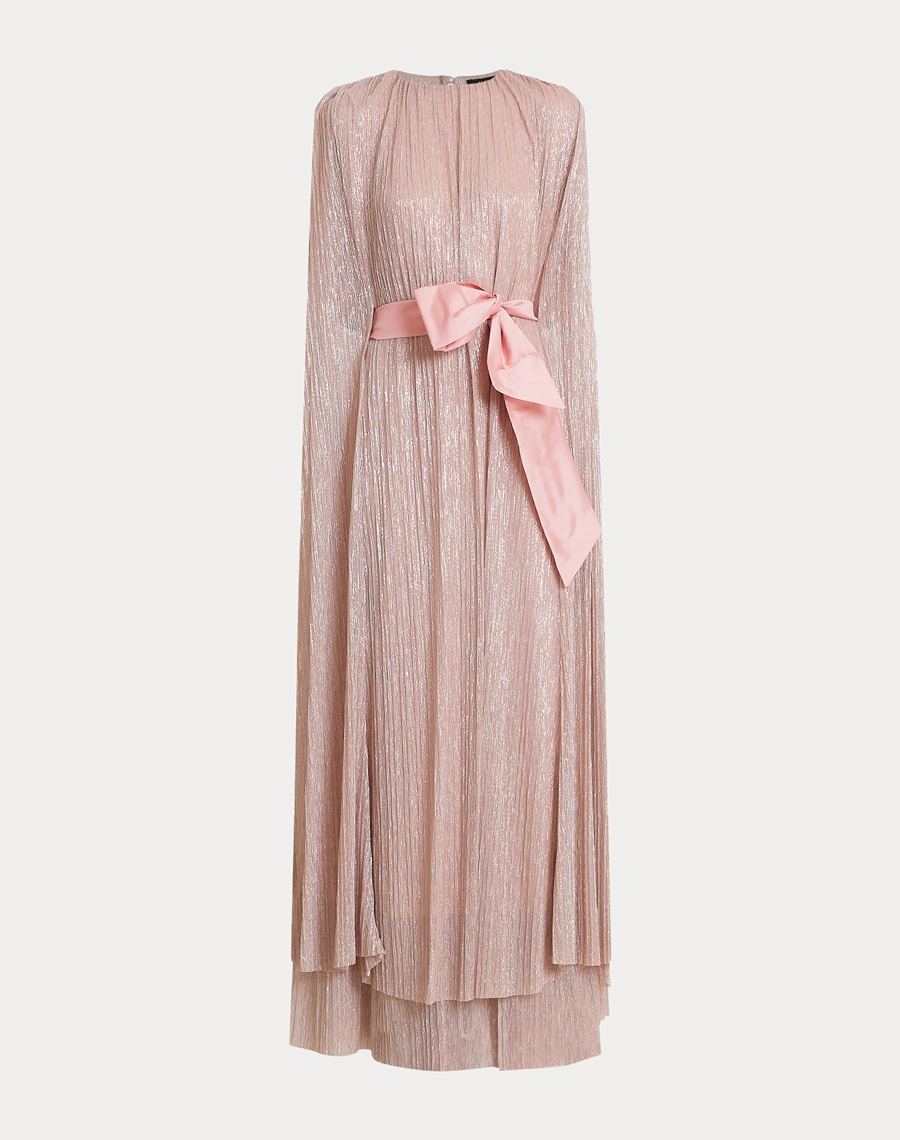 O Vestido Longo Quartzo é confeccionado em tecido plissado metalizado, que une textura sofisticada e brilho delicado para criar um visual elegante e marcante.