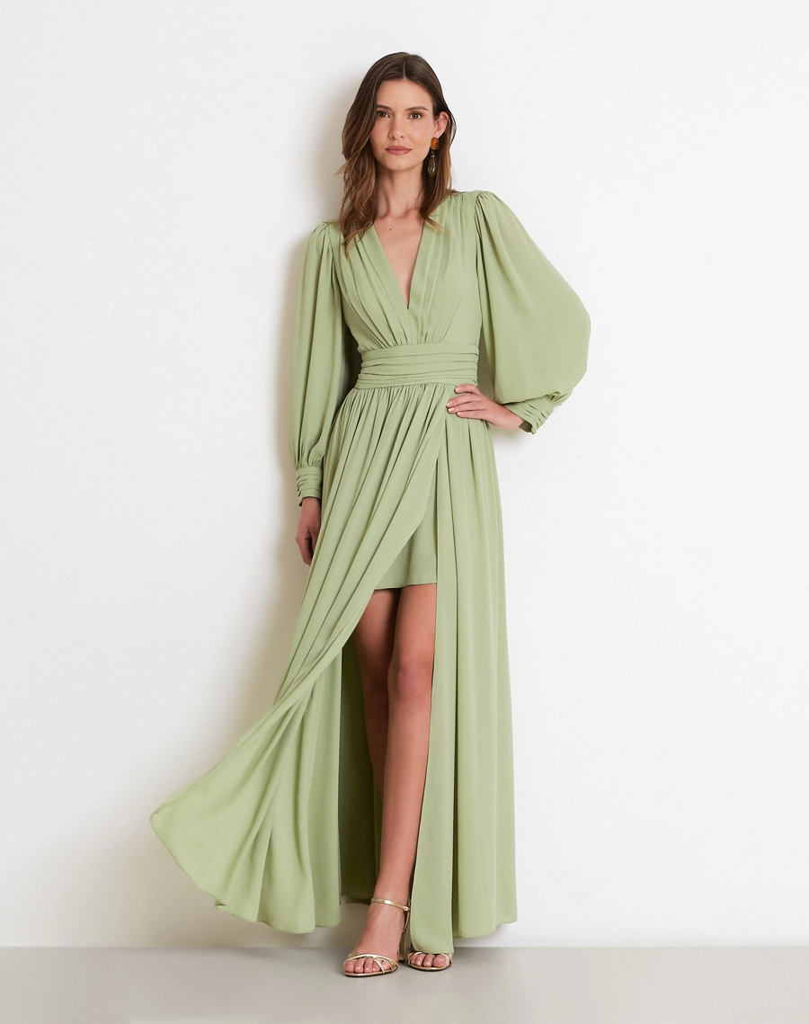 O Vestido Longo Esmeralda é confeccionado em crepinho, tecido de toque macio, caimento leve e fluido, proporcionando elegância e conforto.
