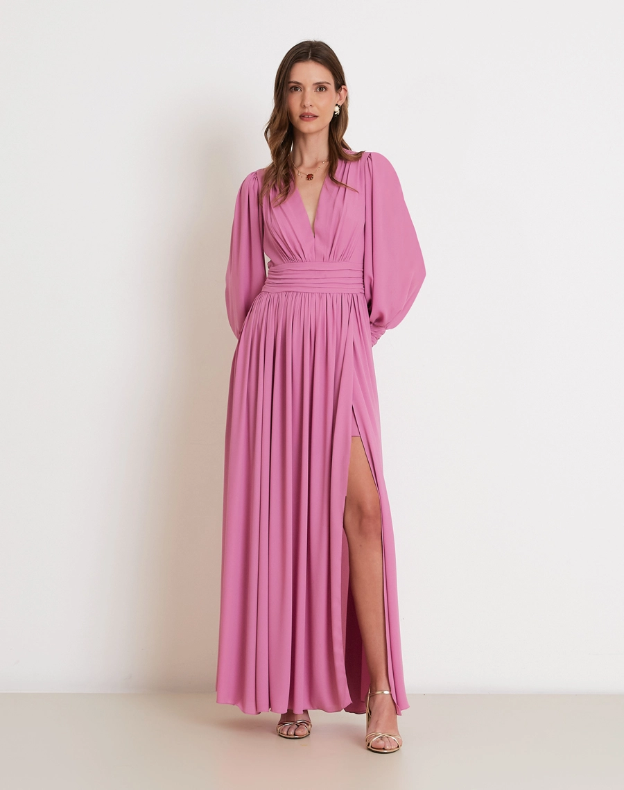 O Vestido Longo Esmeralda é confeccionado em crepinho, tecido de toque macio, caimento leve e fluido, proporcionando elegância e conforto.