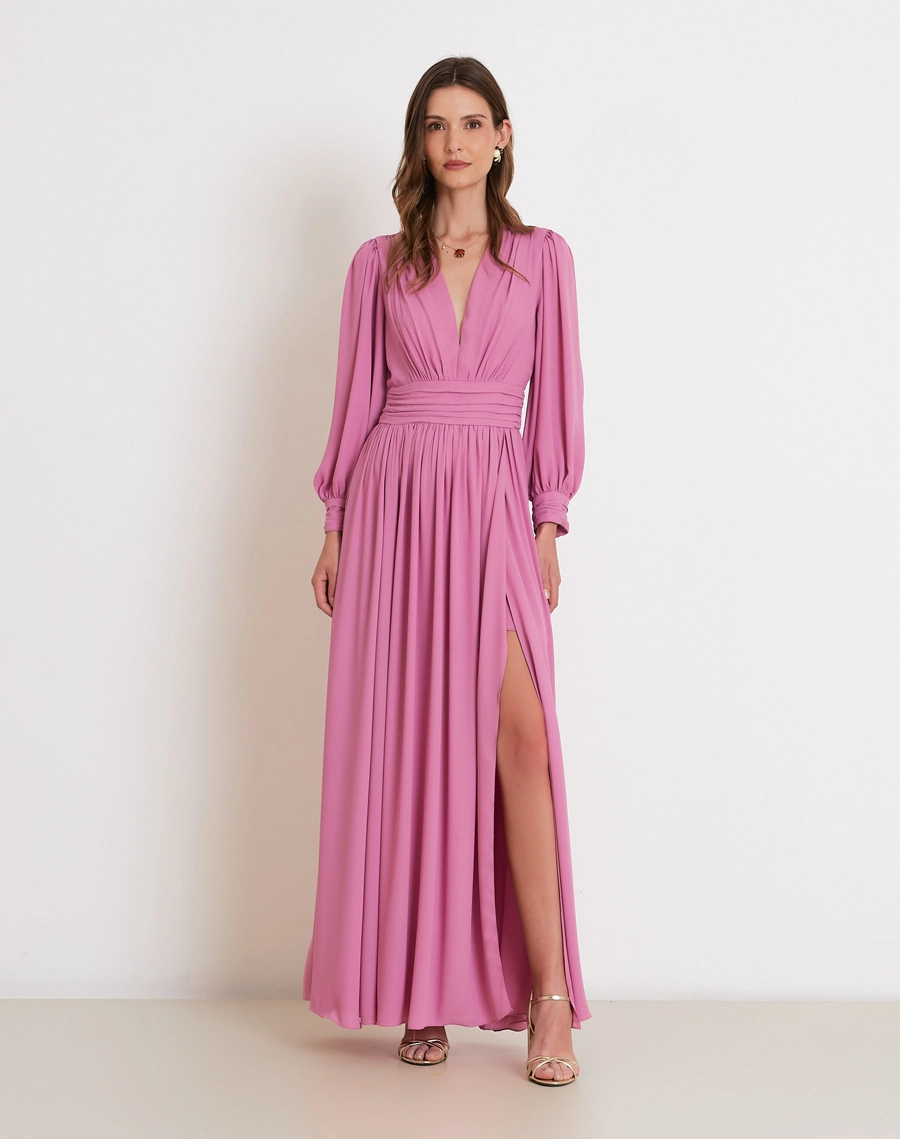 O Vestido Longo Esmeralda é confeccionado em crepinho, tecido de toque macio, caimento leve e fluido, proporcionando elegância e conforto.