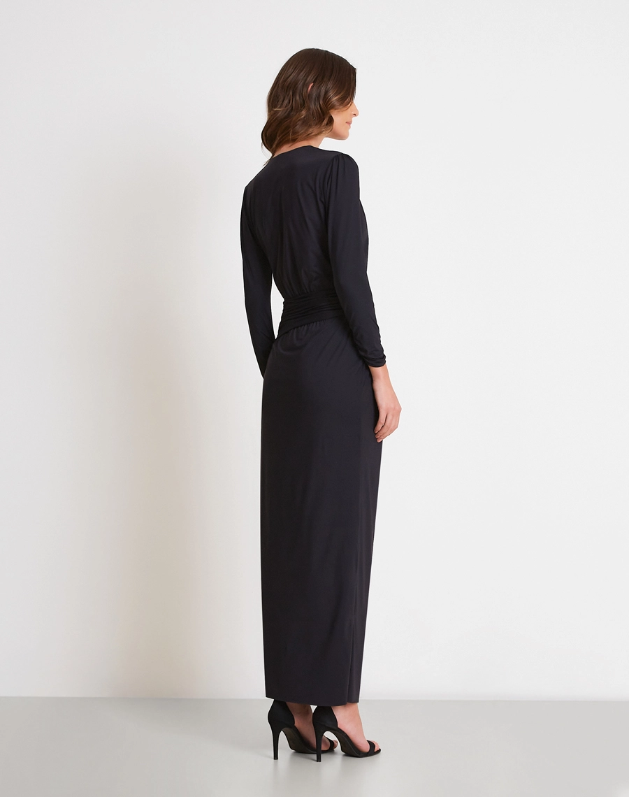 O Vestido Longo Zurik é confeccionado em Fluity, tecido conhecido pelo toque extremamente macio, elasticidade e caimento fluido que acompanha os movimentos com elegância.<BR/>