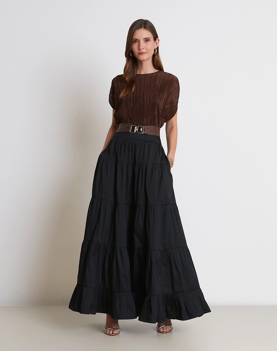 A Blusa Art é confeccionada em malha plissada, tecido que traz uma textura delicada, movimento e charme ao visual, com toque leve e caimento confortável.<br/>