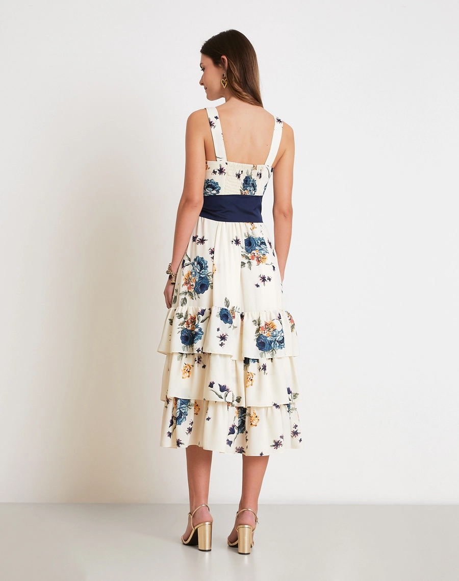 O Vestido Midi Austria é confeccionado em crepinho, tecido leve e fluido que proporciona conforto e movimento com um toque delicado. <BR/>