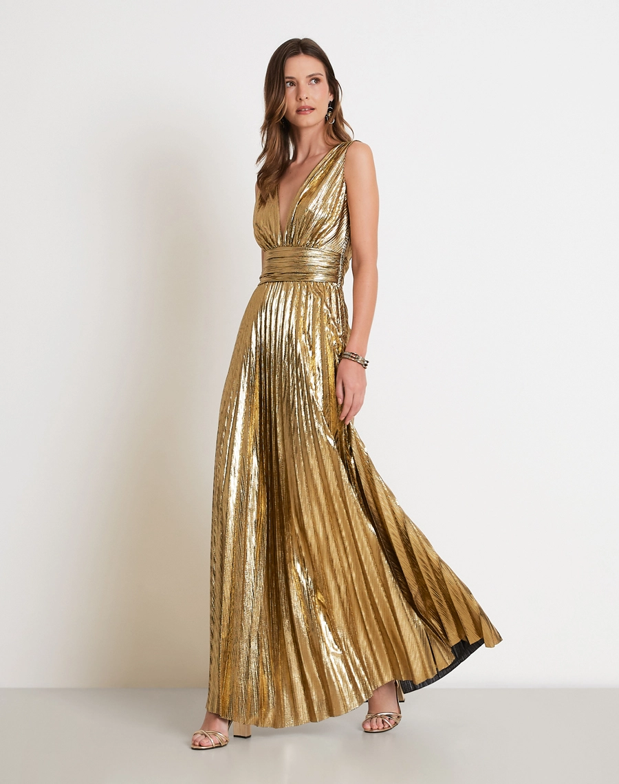 O Vestido Longo Luna é confeccionado em Lamê, tecido que se destaca pelo brilho sofisticado e acabamento metalizado, que proporciona um visual luxuoso e marcante.<BR/>

