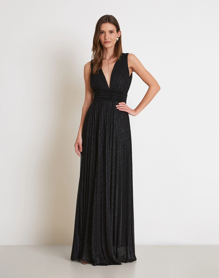 O Vestido Longo Salma é confeccionado em malha plissada de lurex, tecido de toque macio, excelente elasticidade e caimento fluido.