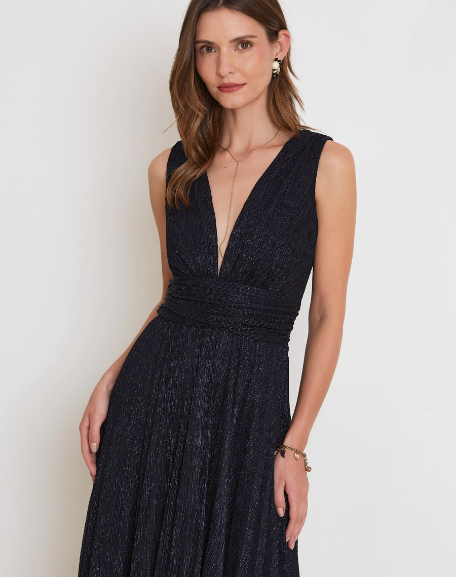 O Vestido Longo Salma é confeccionado em malha plissada de lurex, tecido de toque macio, excelente elasticidade e caimento fluido. <BR/>