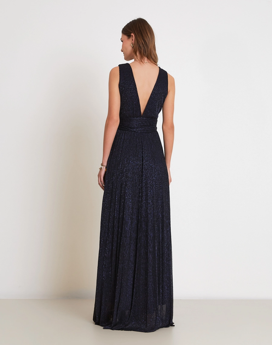 O Vestido Longo Salma é confeccionado em malha plissada de lurex, tecido de toque macio, excelente elasticidade e caimento fluido. <BR/>