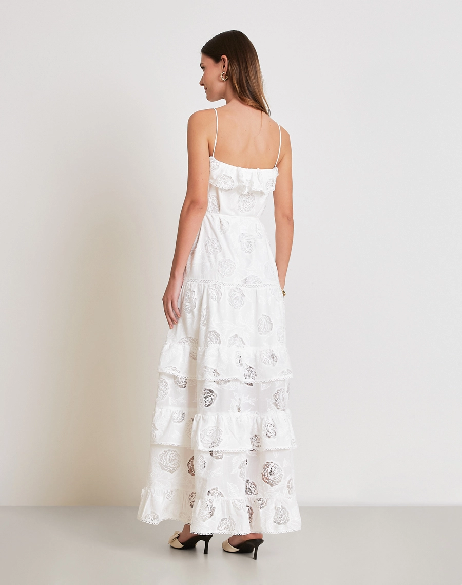 O Vestido Longo Rose é confeccionado em Cambraia bordada, tecido com toque suave, excelente respirabilidade e caimento fluido, proporcionando conforto e elegância em qualquer ocasião.<br/>

