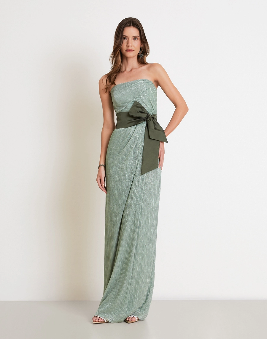 O Vestido Longo Alcione é confeccionado em malha plissada com lurex, tecido de toque macio, elasticidade e caimento impecável.