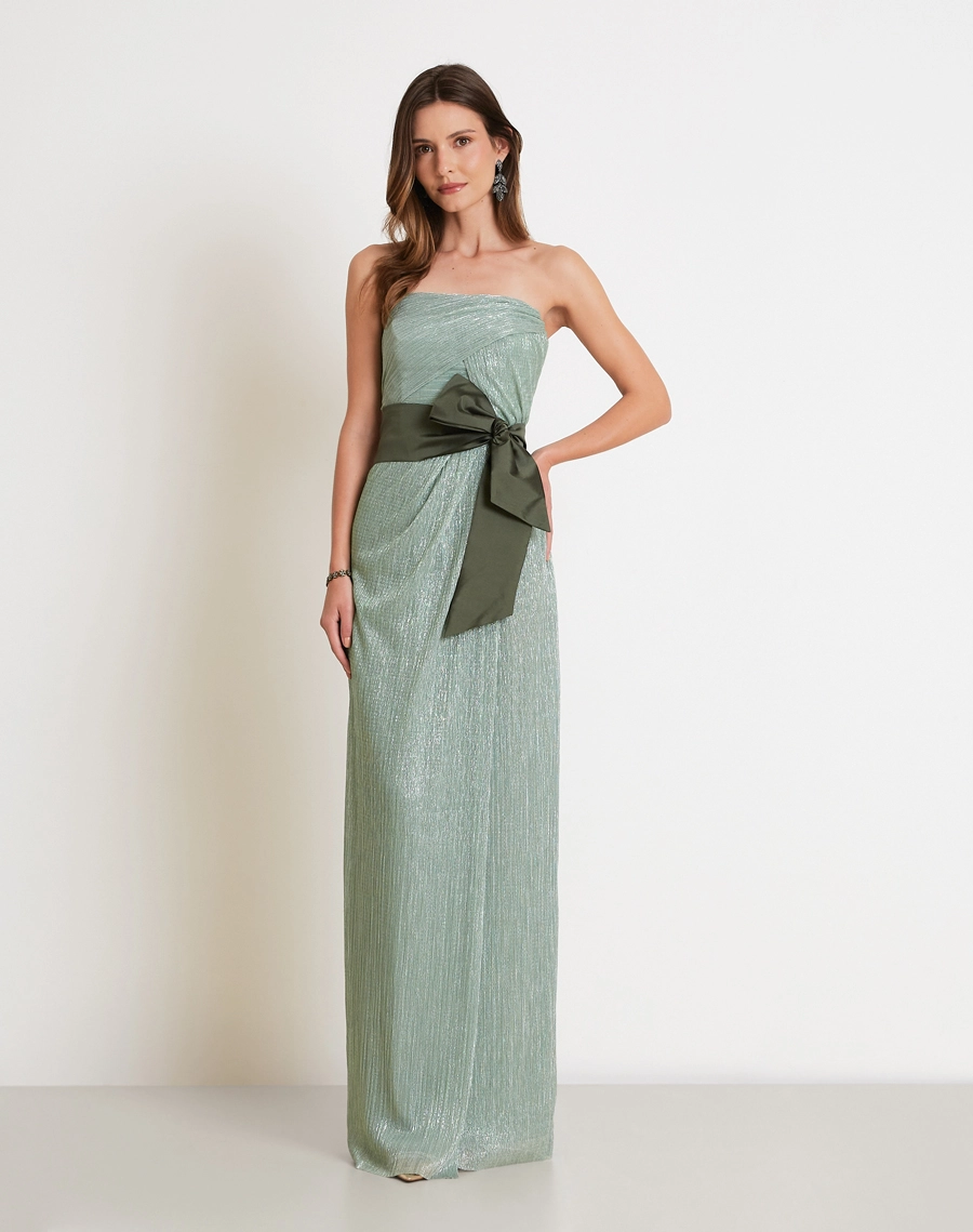 O Vestido Longo Alcione é confeccionado em malha plissada com lurex, tecido de toque macio, elasticidade e caimento impecável.