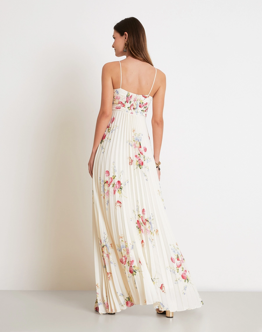O Vestido Longo Primavera é confeccionado em crepinho estampado, um tecido leve, fluido e de toque macio, que proporciona excelente caimento e conforto.