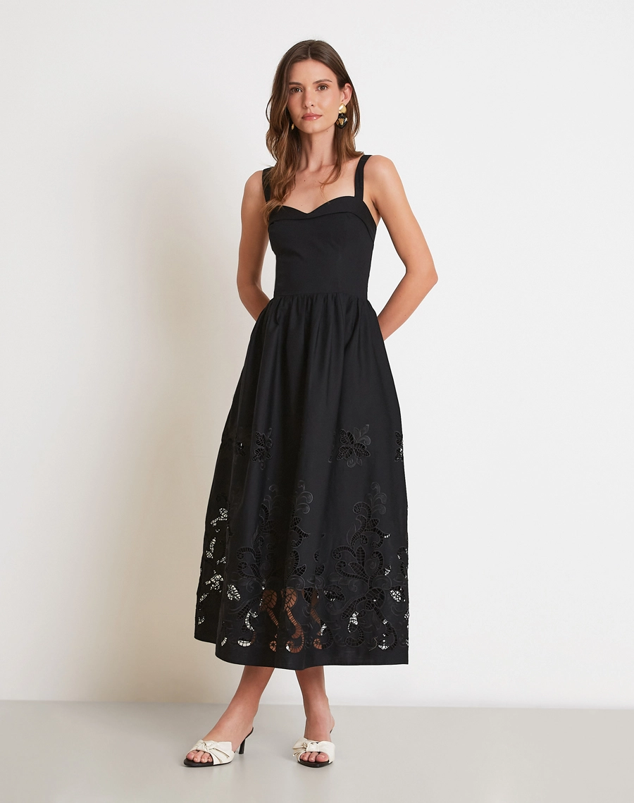 O Vestido Midi Andreza é confeccionado em Laise, um tecido leve e sofisticado, conhecido pelos delicados bordados vazados que proporcionam charme, frescor e um toque romântico à peça.<br/>