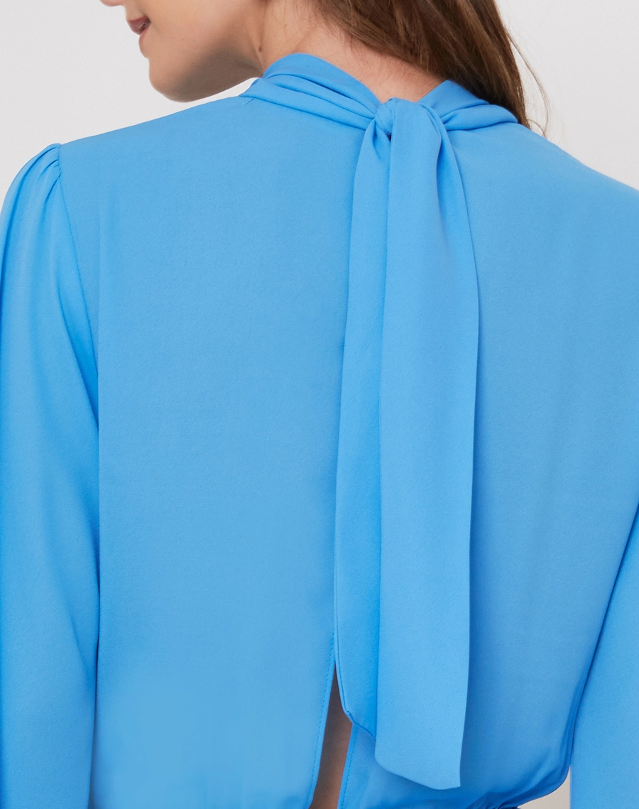 O Vestido Longo Alba é confeccionado em crepinho, tecido de toque macio, caimento leve e excelente fluidez.<br/>

