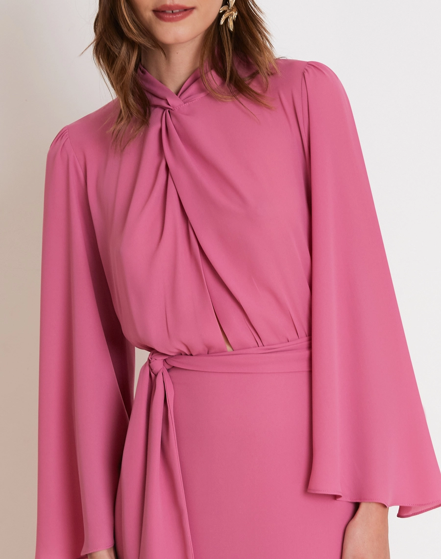 O Vestido Longo Alba é confeccionado em crepinho, tecido de toque macio, caimento leve e excelente fluidez.<br/>

