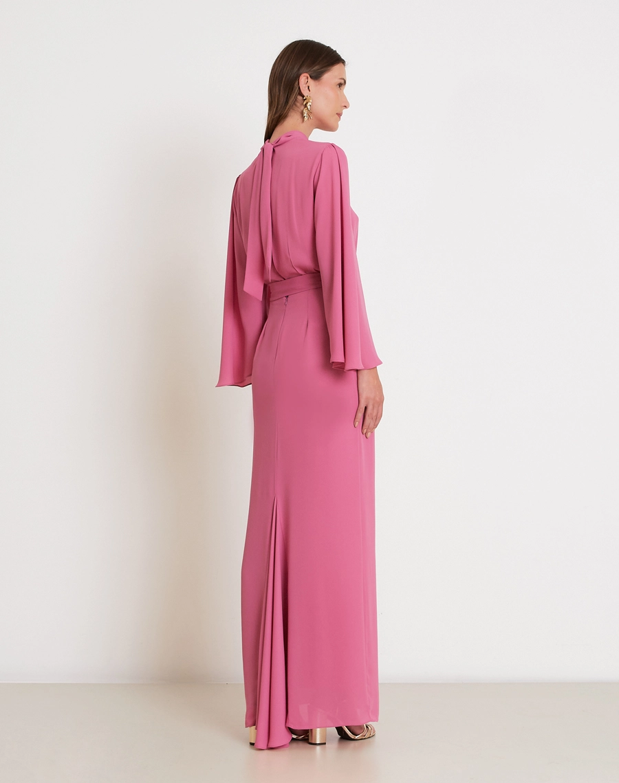 O Vestido Longo Alba é confeccionado em crepinho, tecido de toque macio, caimento leve e excelente fluidez.<br/>

