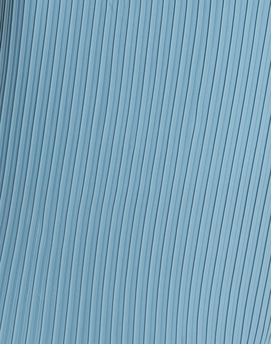 O Vestido Longo Art é confeccionado em crepinho plissado com textura delicada e caimento fluido, proporcionando leveza, movimento e um visual sofisticado.

<BR/>