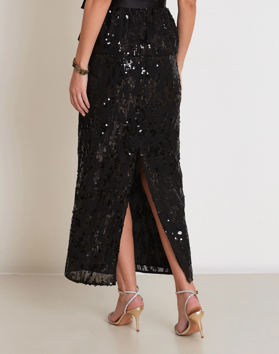 O Vestido Longo Mirela é confeccionado em paetê, tecido de brilho intenso, textura sofisticada e excelente caimento, proporcionando um visual luxuoso e impactante. <br/>