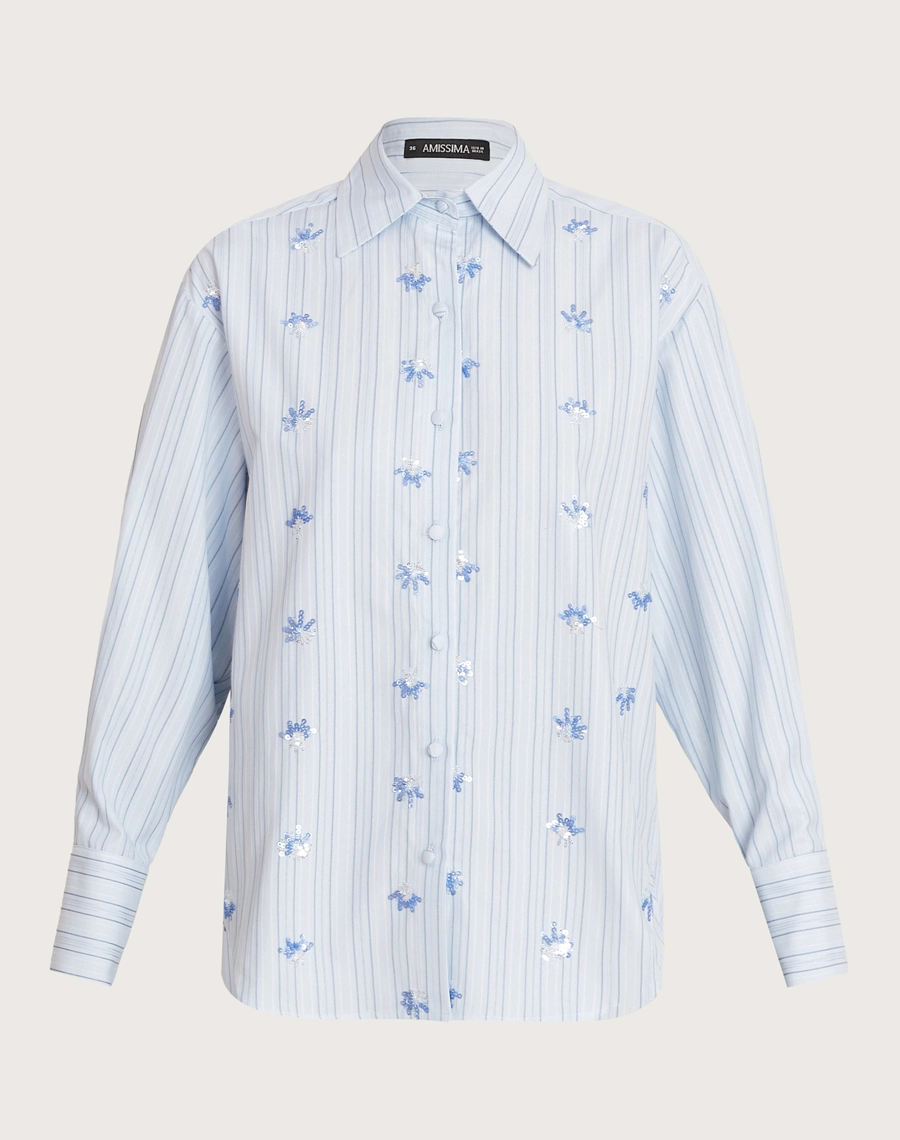A Camisa Marta é confeccionada em Tricoline Listrado, tecido leve, fresco e confortável.
