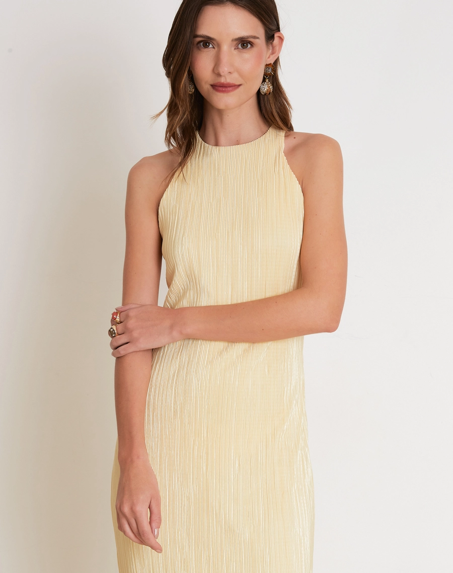 O Vestido Midi Norah é confeccionado em tecido plissado de alta elasticidade, com textura em relevo e caimento leve e fluido. 

<br/>