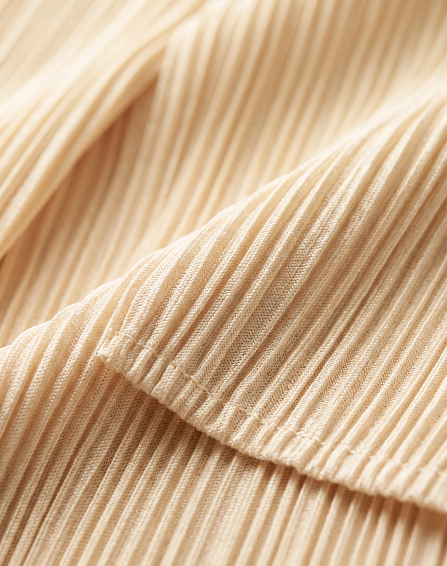 O Casaqueto Norah é confeccionado em malha plissada de alta elasticidade, com textura em relevo e caimento leve e fluido. <BR/> 