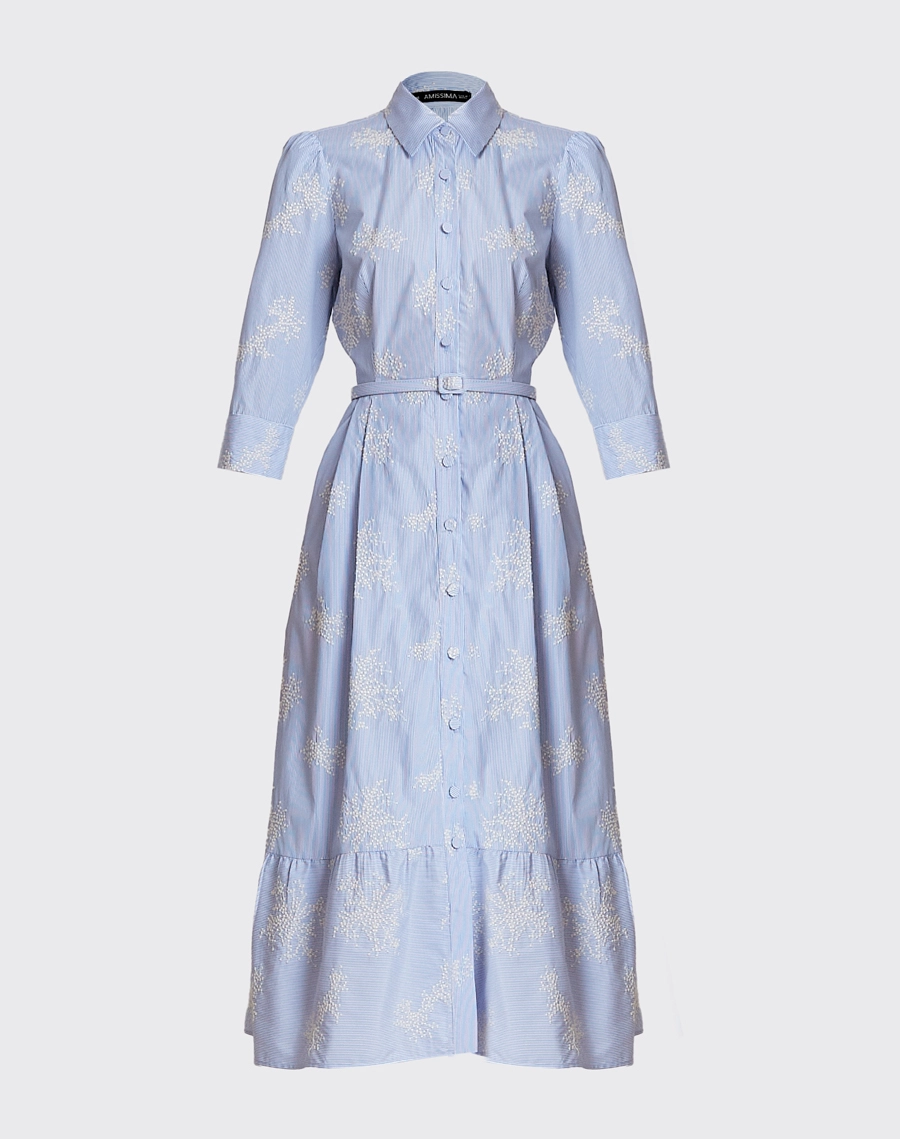 A Chemise Philo é confeccionada em algodão bordado, um tecido leve, respirável e de toque macio, que une conforto e elegância. <br/>