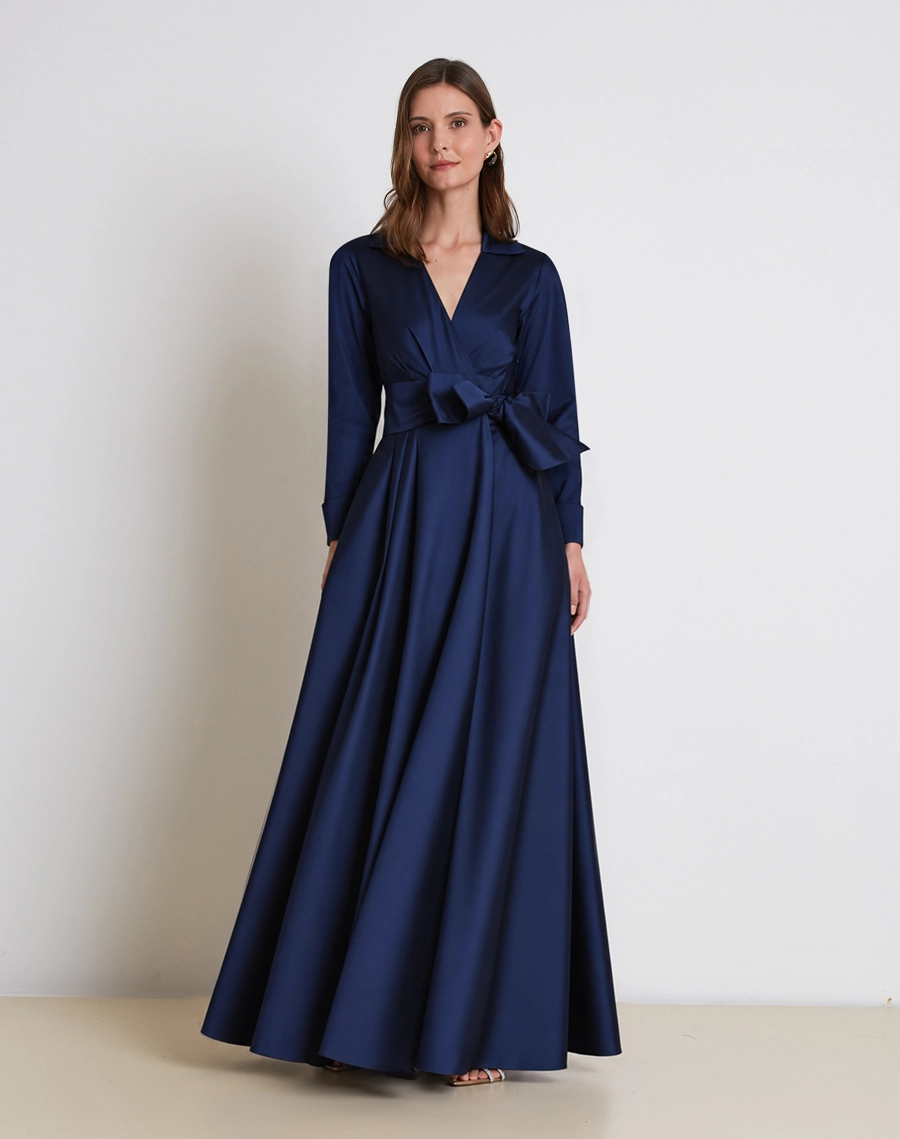 O Vestido Longo Nara é confeccionado em tafetá, tecido de toque encorpado, superfície levemente acetinada e brilho elegante, proporcionando estrutura e um caimento sofisticado.<BR/> 