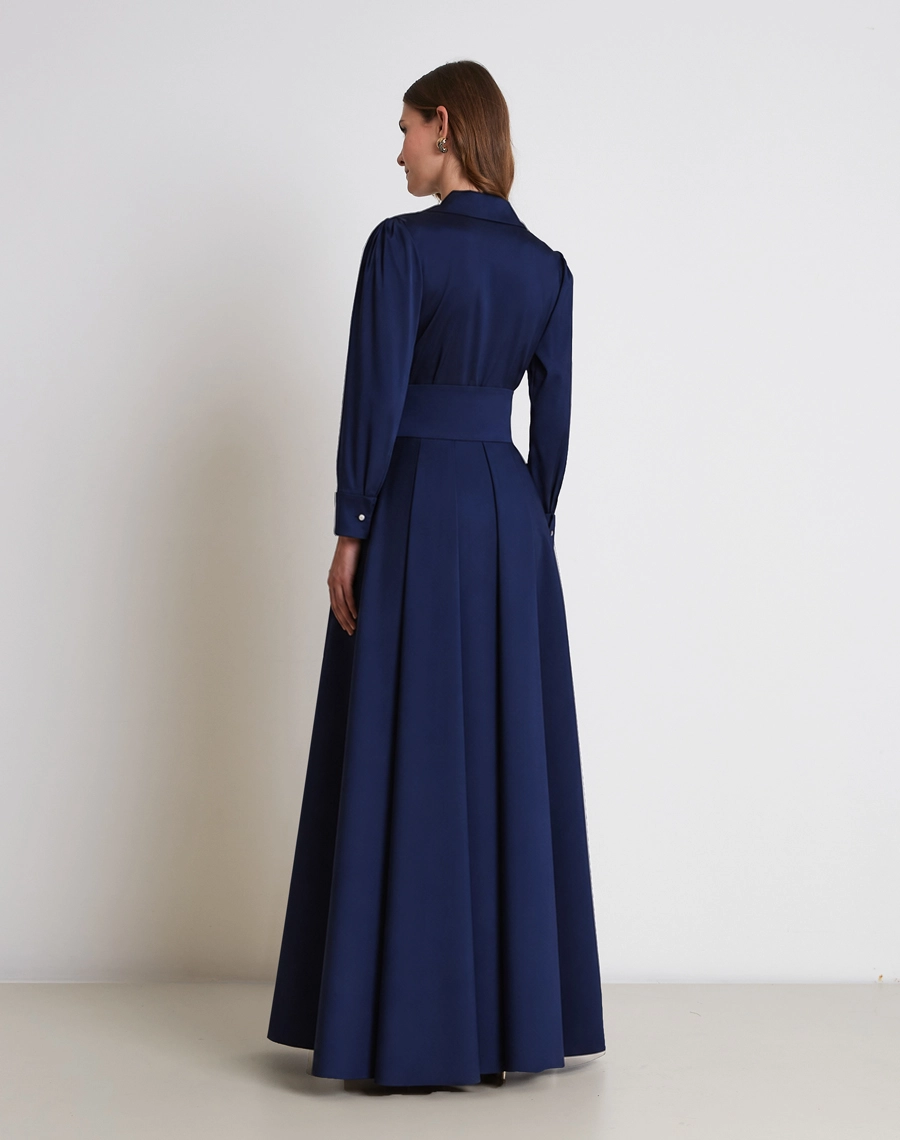 O Vestido Longo Nara é confeccionado em tafetá, tecido de toque encorpado, superfície levemente acetinada e brilho elegante, proporcionando estrutura e um caimento sofisticado.<BR/> 