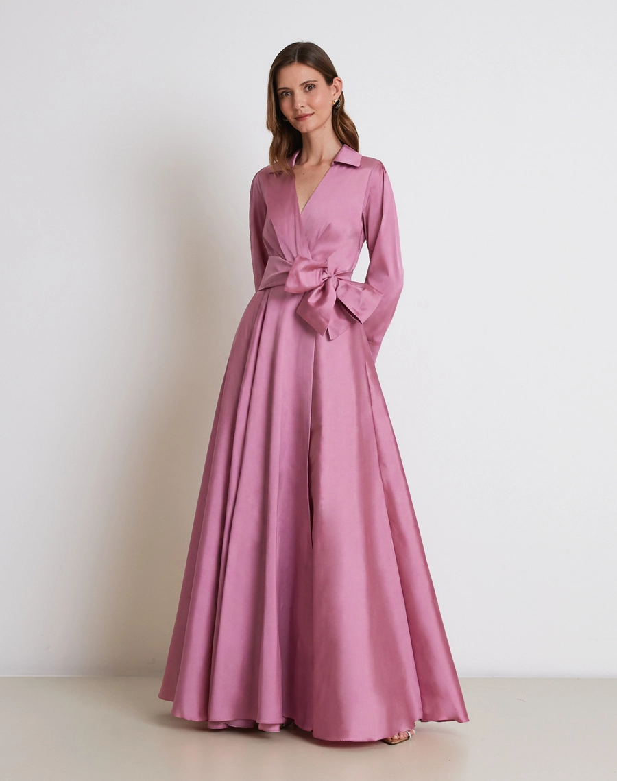 O Vestido Longo Nara é confeccionado em tafetá, tecido de toque encorpado, superfície levemente acetinada e brilho elegante, proporcionando estrutura e um caimento sofisticado.<BR/> 