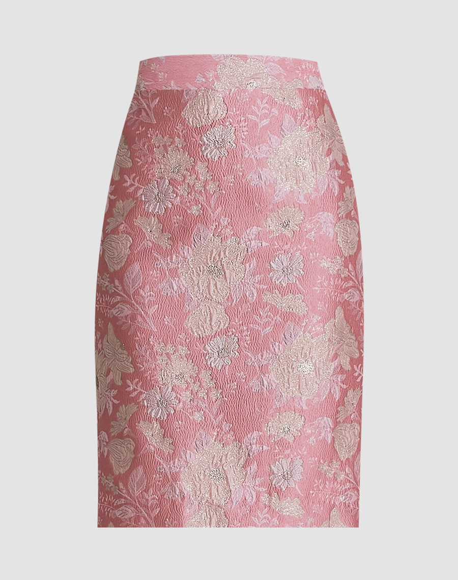 A Saia Morgana é confeccionada em tecido Jacquard, caracterizado pela superfície texturizada e pelo desenho integrado à trama.