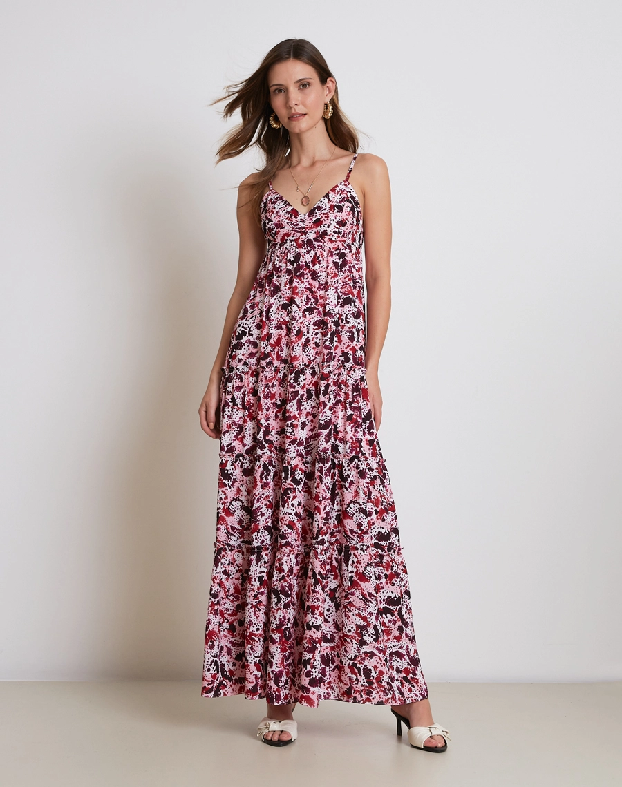 O Vestido Longo Samanta é confeccionado em crepinho estampado, com visual delicado e caimento leve.