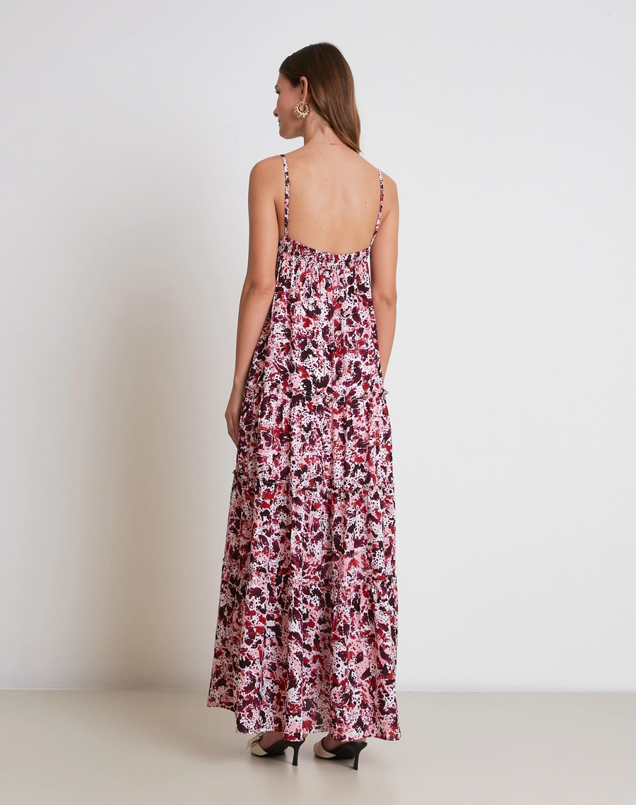 O Vestido Longo Samanta é confeccionado em crepinho estampado, com visual delicado e caimento leve.