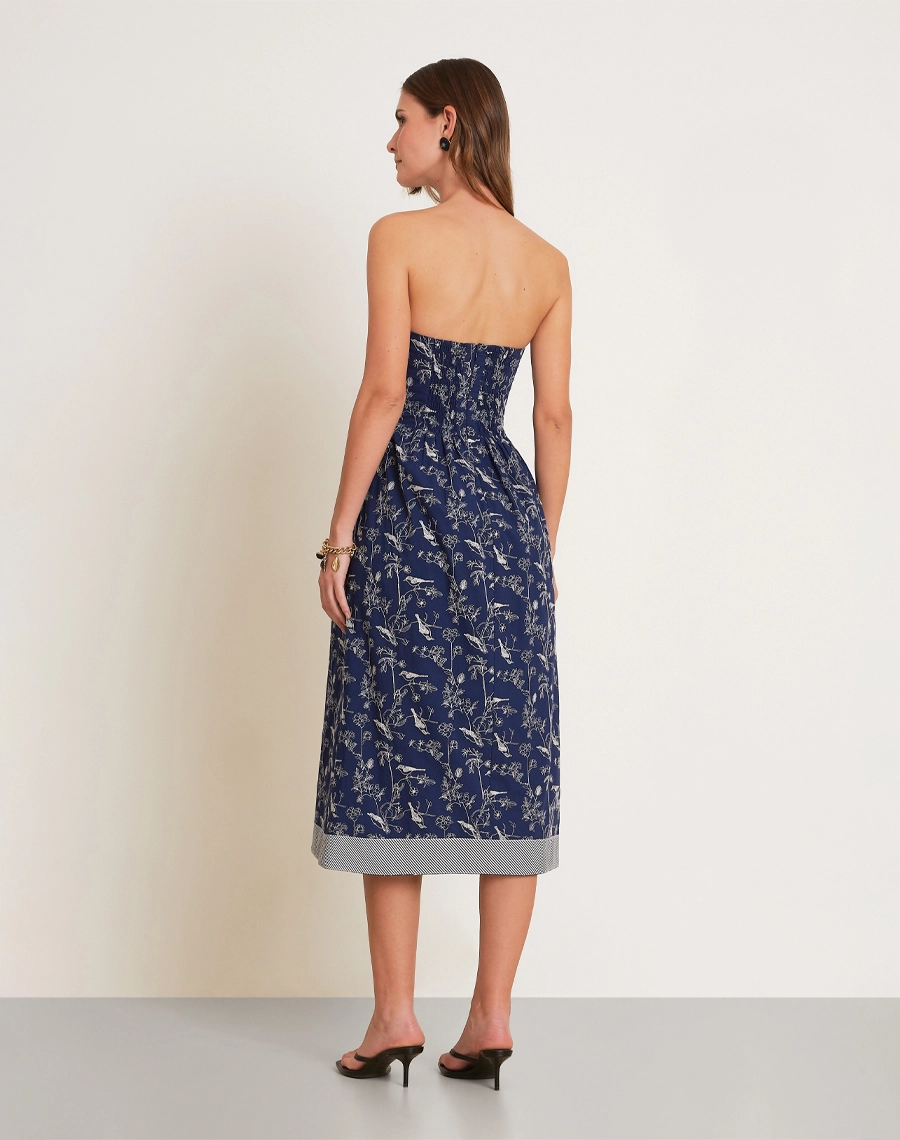 O Vestido Midi Raquel é confeccionado em tecido cambraia, um tecido leve, fresco e de toque suave. <br/>
