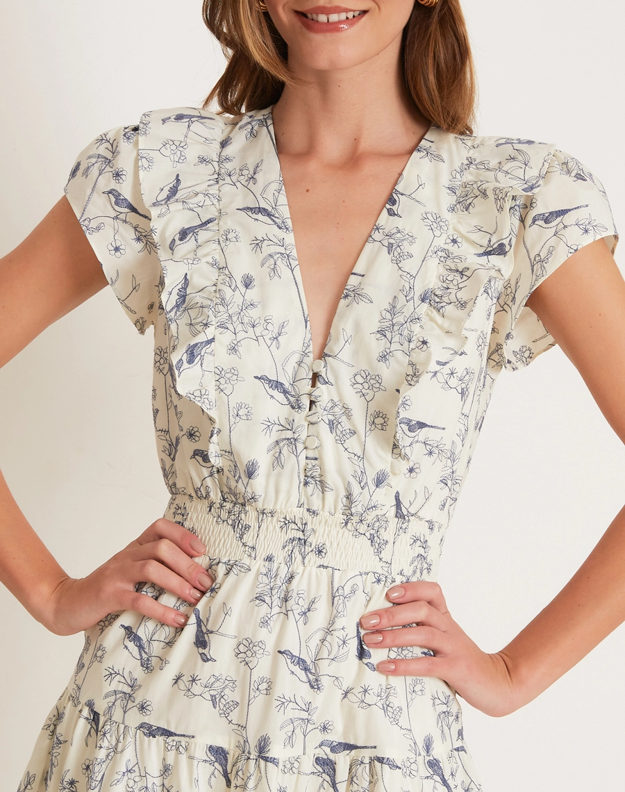 O Vestido Midi Carmem é confeccionado em cambraia, um tecido leve, fresco e de toque suave. <br/>
