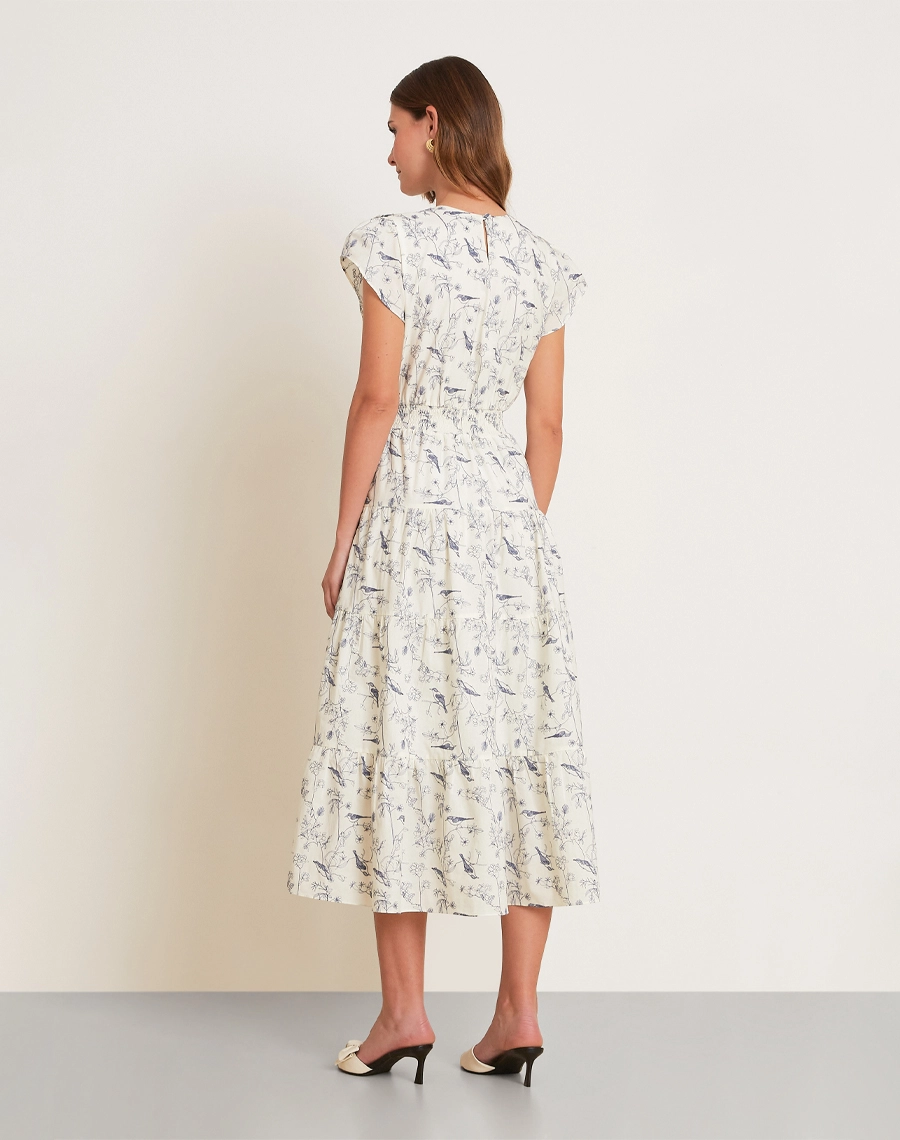 O Vestido Midi Carmem é confeccionado em cambraia, um tecido leve, fresco e de toque suave. <br/>