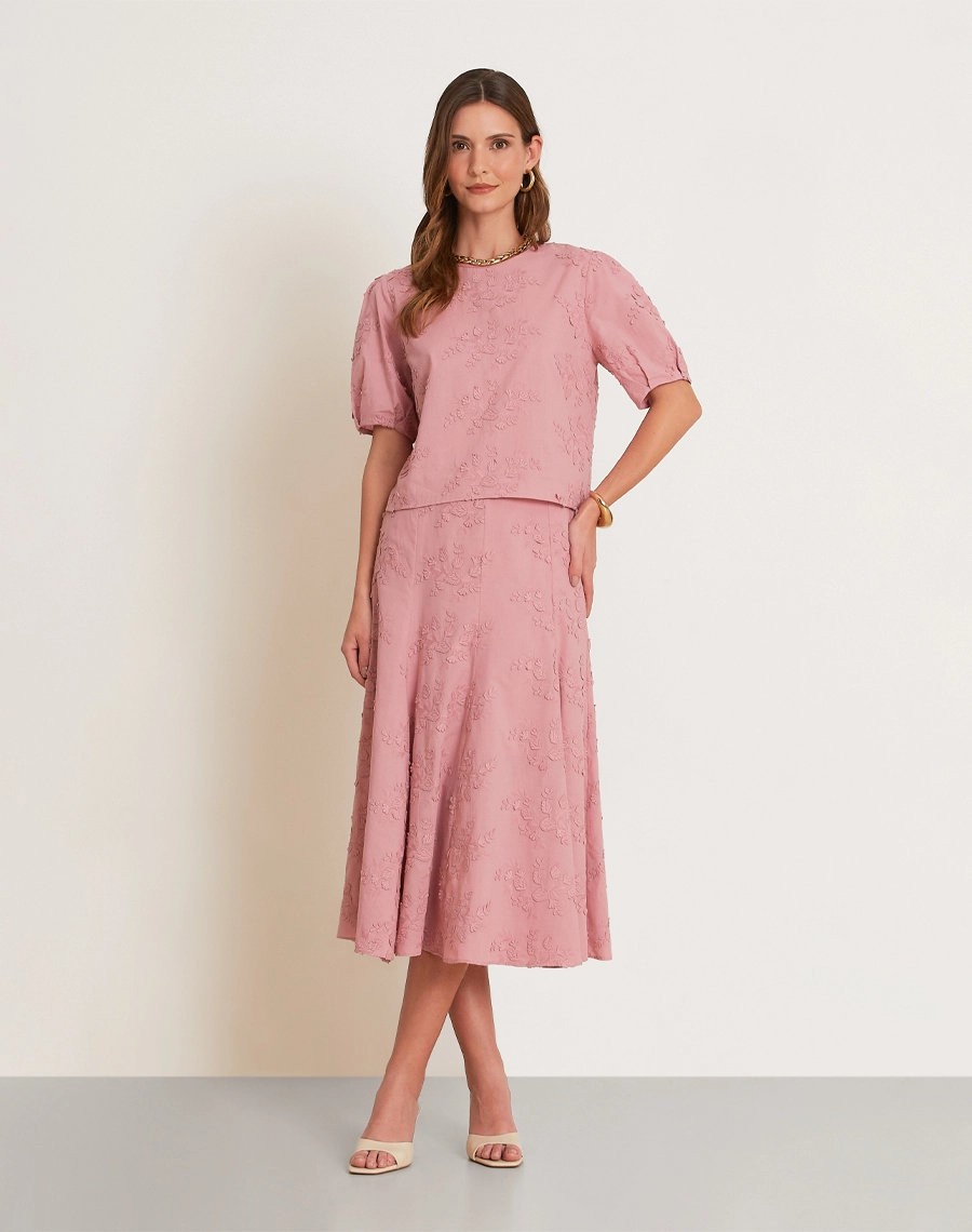 Blusa Marilda é confeccionada em cambraia, tecido leve, macio e fresco, com toque suave e excelente caimento. <br/>