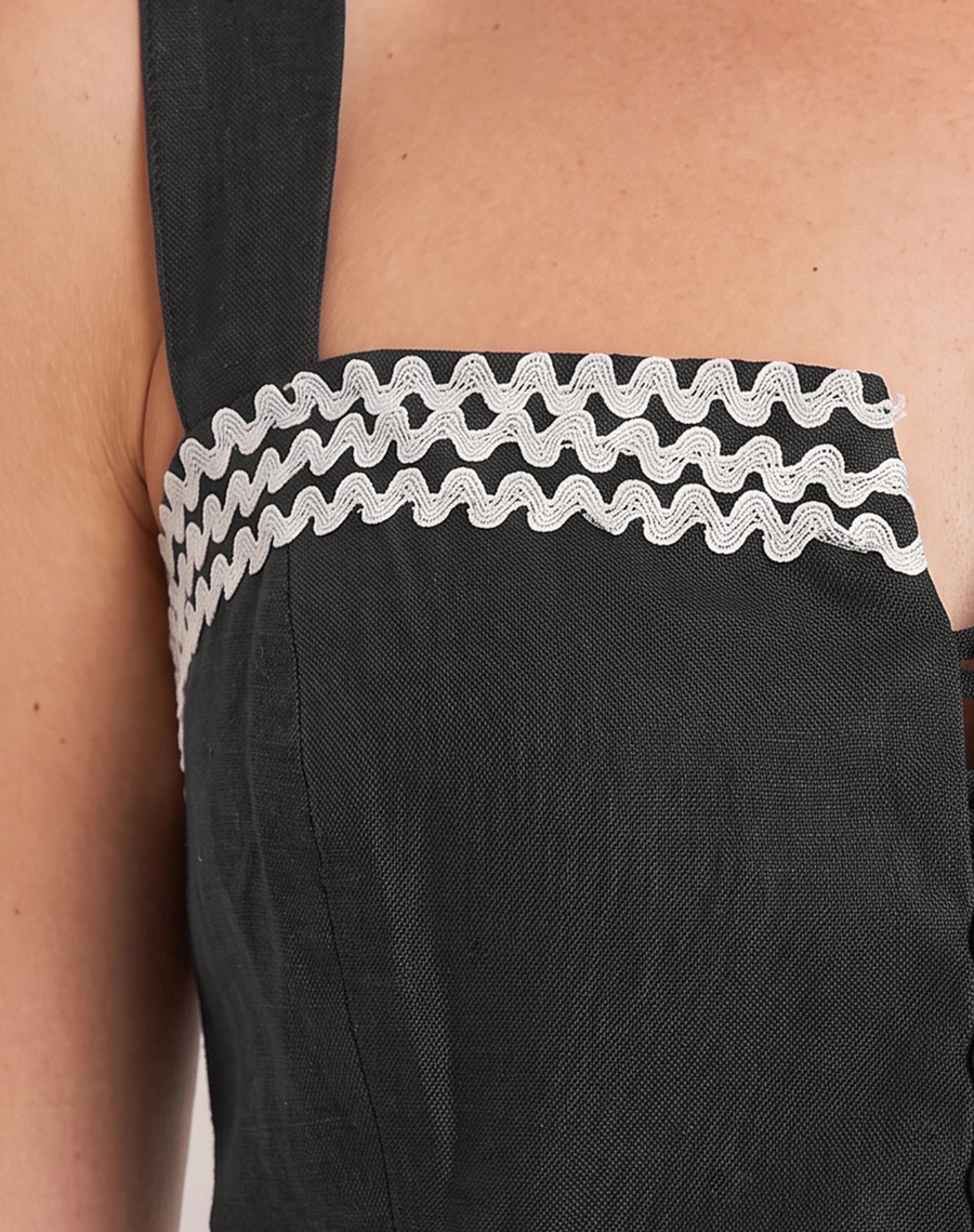 A Blusa Clara é confeccionada em linho de alta qualidade, tecido que se destaca pela leveza e excelente respirabilidade, proporcionando bem-estar ao longo do dia. <br/>
