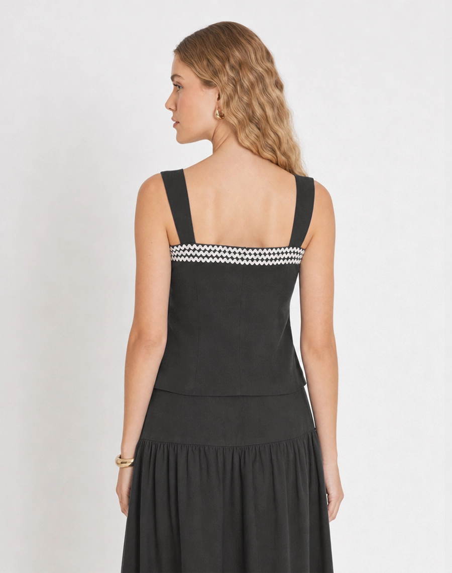A Blusa Clara é confeccionada em linho de alta qualidade, tecido que se destaca pela leveza e excelente respirabilidade, proporcionando bem-estar ao longo do dia. <br/>