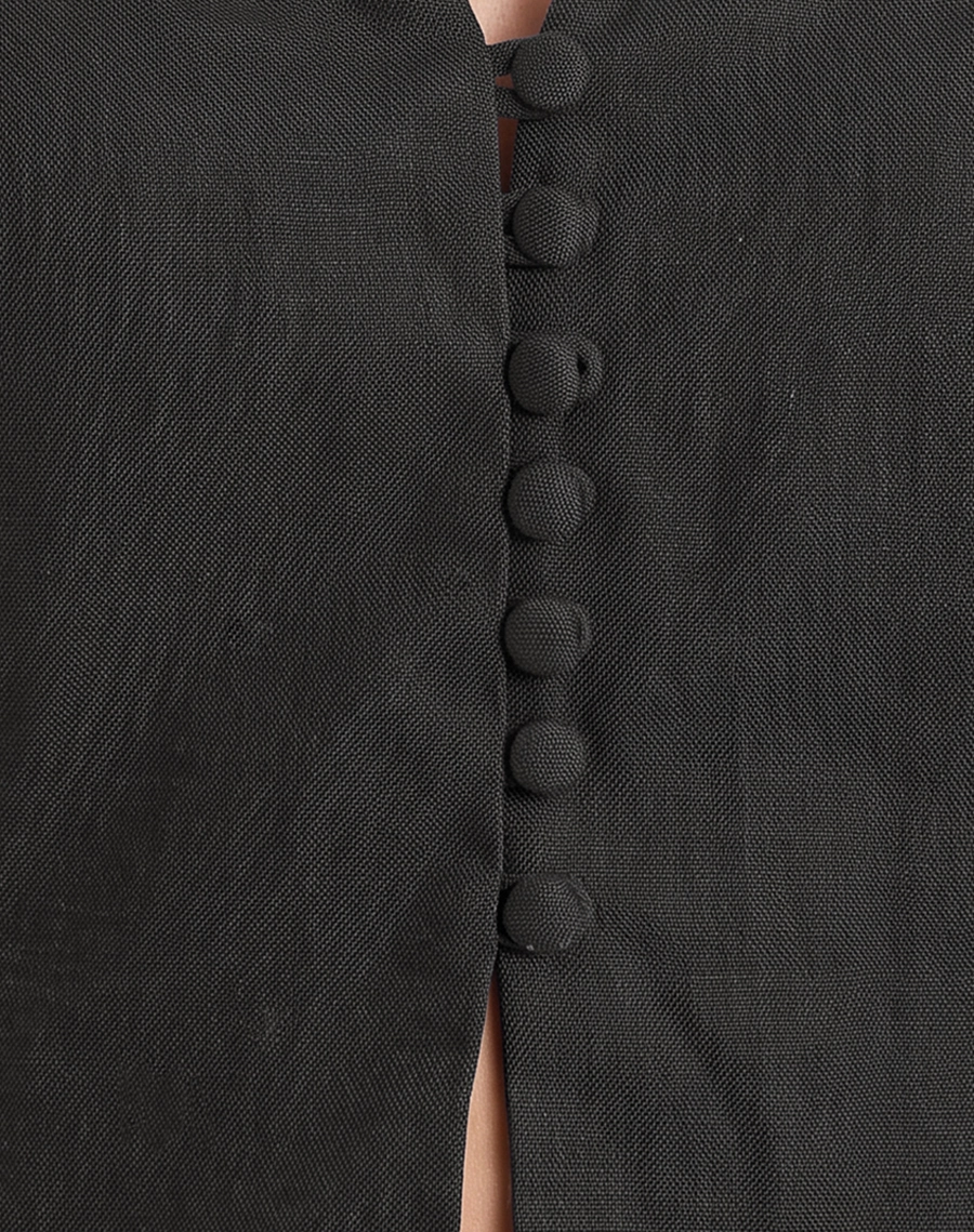 A Blusa Clara é confeccionada em linho de alta qualidade, tecido que se destaca pela leveza e excelente respirabilidade, proporcionando bem-estar ao longo do dia. <br/>