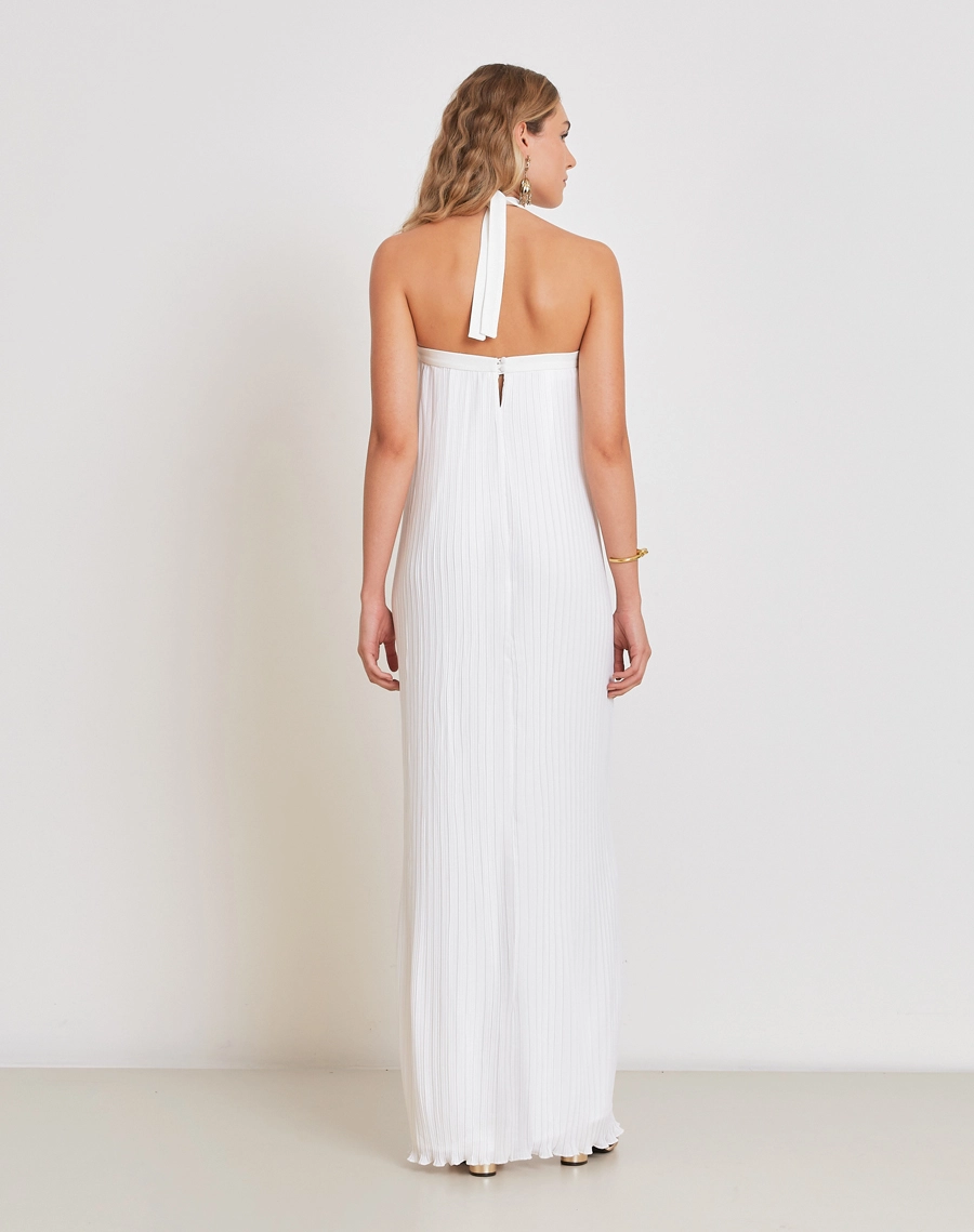 O Vestido Longo Angeline é confeccionado em tecido crepinho, que oferece leveza, fluidez e um caimento delicado ao corpo.